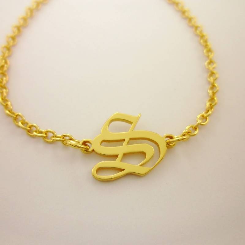 Bulk 10stk Handgemachte Zierliche 18K Gelbgold Filled Old English Gothic Name Charm Buchstabe S Initial Custom Armbänder Hochzeit, Fabriklieferant Bulk 10stk Handgemachte Zierliche 18K Gelbgold Filled Old English Gothic Name Charm Buchstabe S Initial Custom Armbänder Hochzeit, Fabriklieferant von EUSUPPLIES