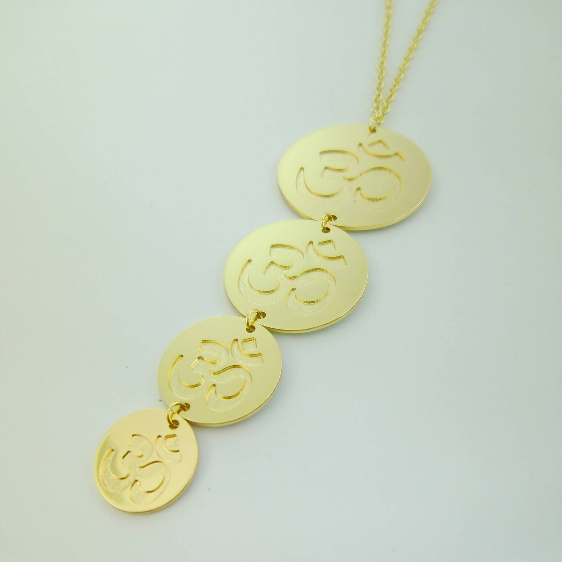 Einzigartige Und Handgefertigte Glänzend Gold Om ॐ Multi-Runde Scheiben Lange Halsketten Gefüllt Ketten Meditation Spirituelle Eines Freundlichen Einzigartige Und Handgefertigte Glänzend Gold Om ॐ Multi-Runde Scheiben Lange Halsketten Gefüllt Ketten Meditation Spirituelle Eines Freundlichen von EUSUPPLIES