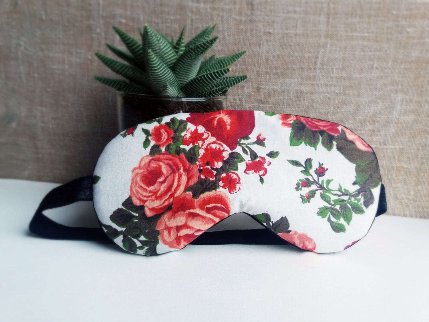 Auge Schlafmaske - Bio Baumwolle Augenkissen Rose Floral Augenmaske Rot Weiß Slumber Spa Pj Gastgeschenk Reisemaske Augenbinde Auge Schlafmaske - Bio Baumwolle Augenkissen Rose Floral Augenmaske Rot Weiß Slumber Spa Pj Gastgeschenk Reisemaske Augenbinde von EVESAdesign