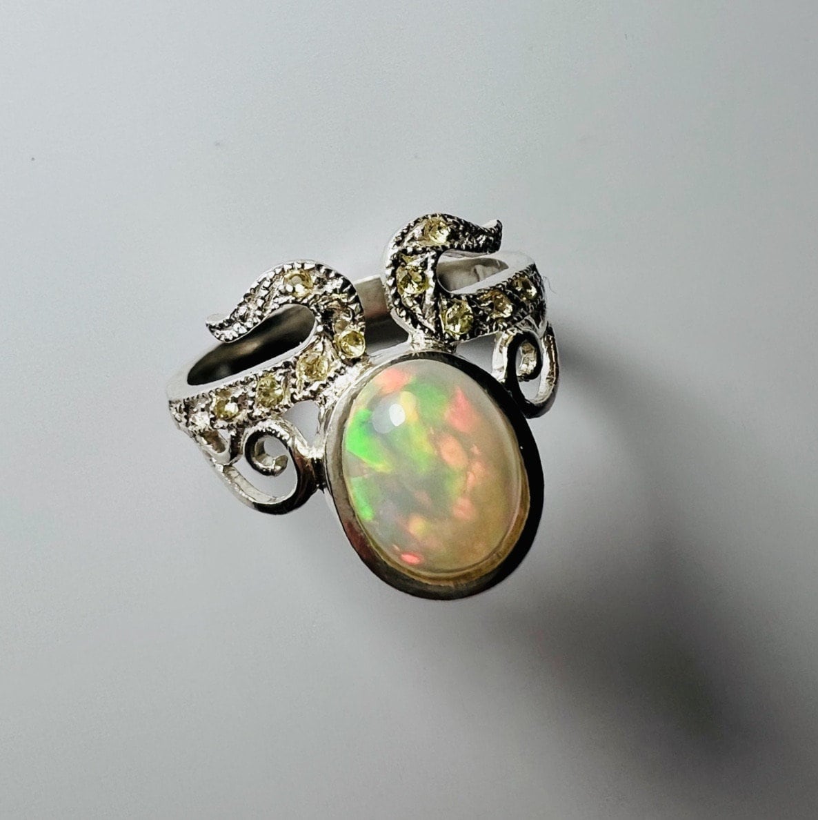 Zertifizierter 1, 4 Karat Natürlicher Welo Opal Mehrfarbig Sterling 925 Silber Gold 9 14 18 375 585 750 Gelb Weiß Rose Medusa Gorgon Ring von EVGAD