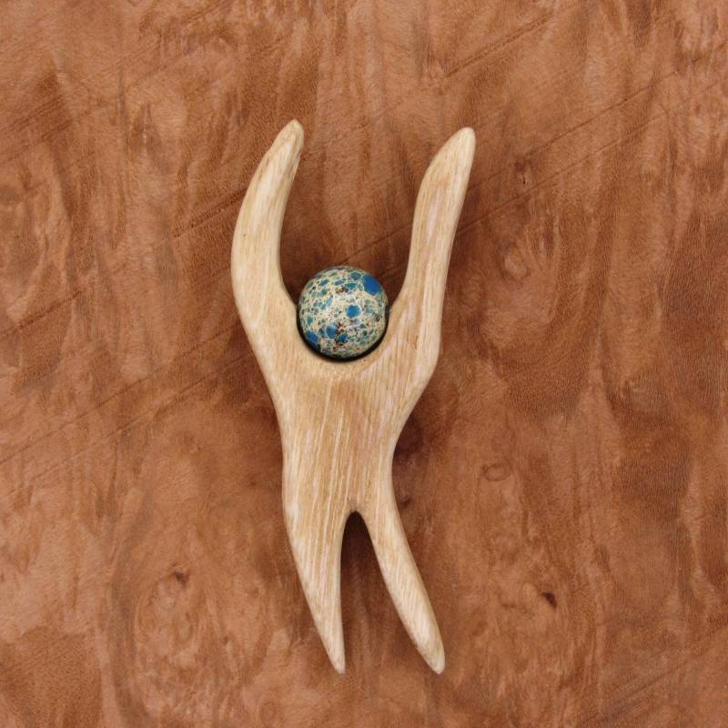 Engelchen Aus Eschenholz Mit Einer Howlith-Perle von EWAHHolzdesign