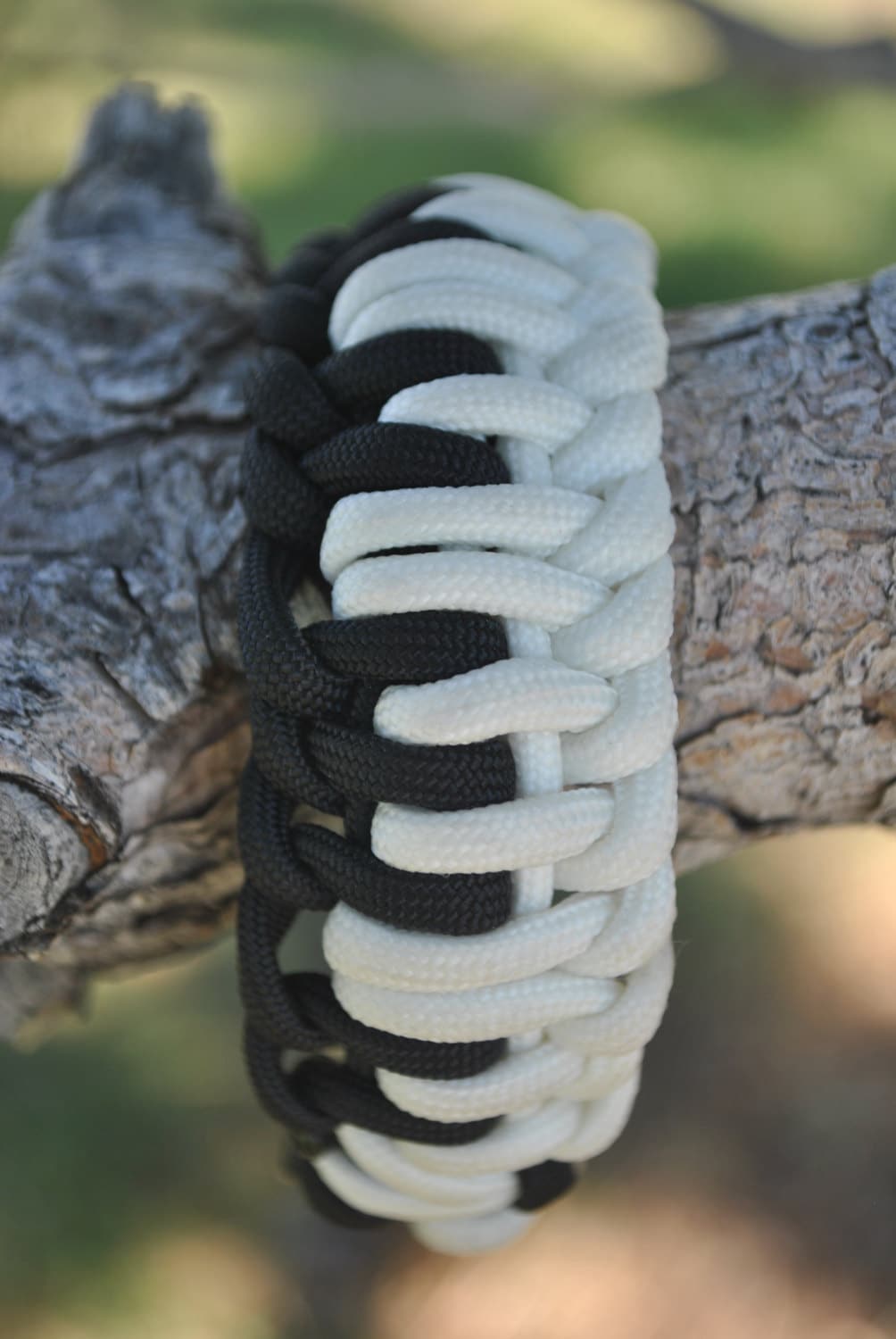 Geneose Piano Bar Paracord Armband Geneose Piano Bar Paracord Armband von EagleParacrafts