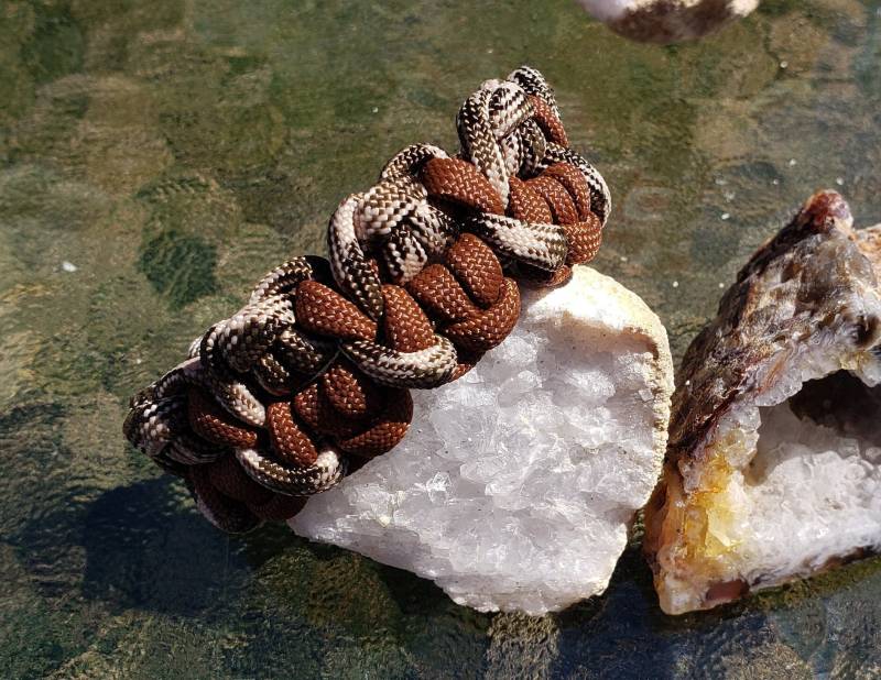 Modifiziertes Kreuzkrallen Paracord Armband von EagleParacrafts