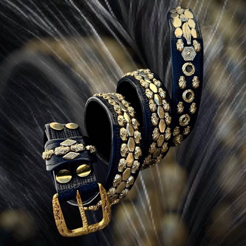 Schwarzer Ledergürtel 3-Reihig Mit Flachen Nieten Und Totenkopf-Design Echter Messinggürtel Für Jeans Einzigartiges Design Von Eaglefly Schwarzes von EagleflyCreations