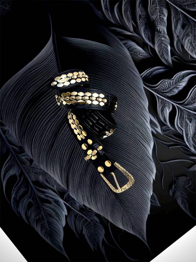 Schwarzer Ledergürtel Nietengürtel Ich Verziert Mit 3 Linien Wohnungen Nieten Und Totenköpfen Aus Massivem Messing Festival Burning Man Echtes von EagleflyCreations