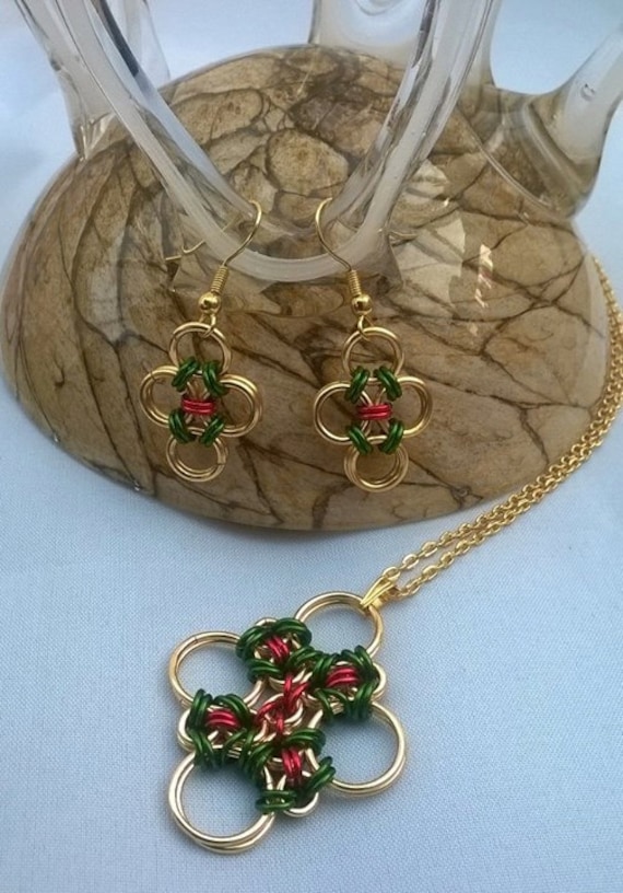 Chainmaill Anhänger Und Ohrringe. Versilbertes Oder Vergoldetes Kupfer. Wähle Deine Farbe Chainmaill Anhänger Und Ohrringe. Versilbertes Oder Vergoldetes Kupfer. Wähle Deine Farbe von EaglesCrafts