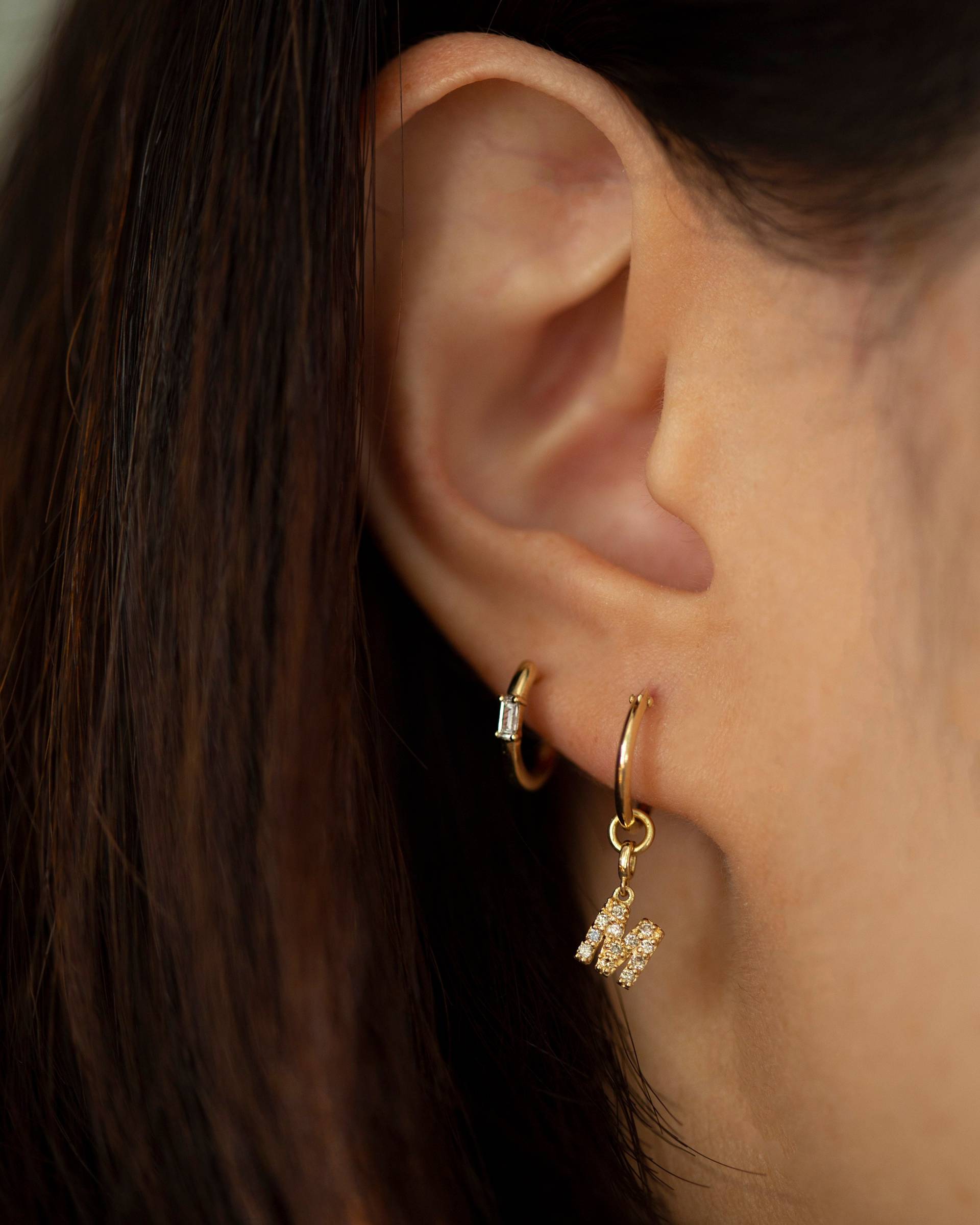 14K Gold Diamant Initial Huggies/Snap Hoop Ohrringe Buchstaben von EandEProject