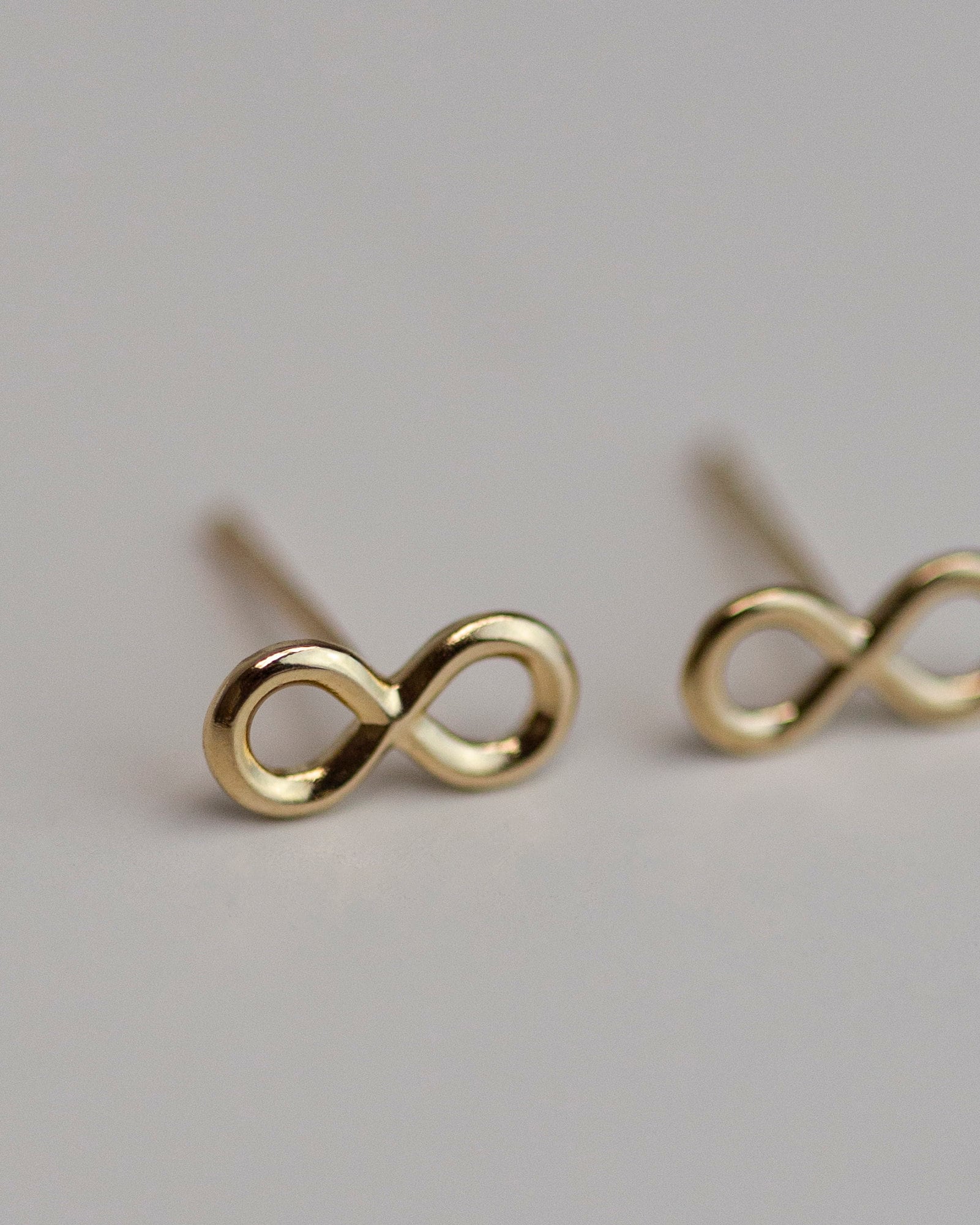 14K Gold Infinity Ohrstecker Geschenk Für Sie von EandEProject