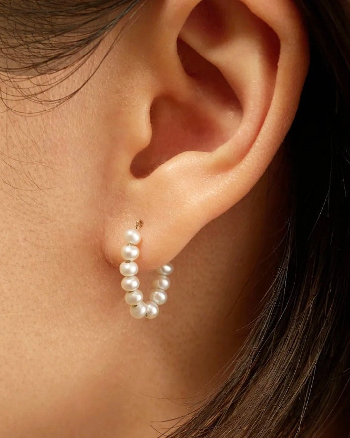 14K Gold Süßwasserperlen Strang Ohrringe | Süßwasser Perle Tropfen Creolen Braut von EandEProject