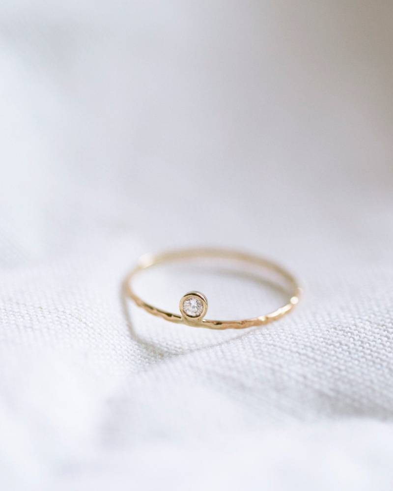14K Solid Gold Diamant Ring | Zierlicher Geburtssteinring Stapelring Echter Geburtsstein Smaragd von EandEProject