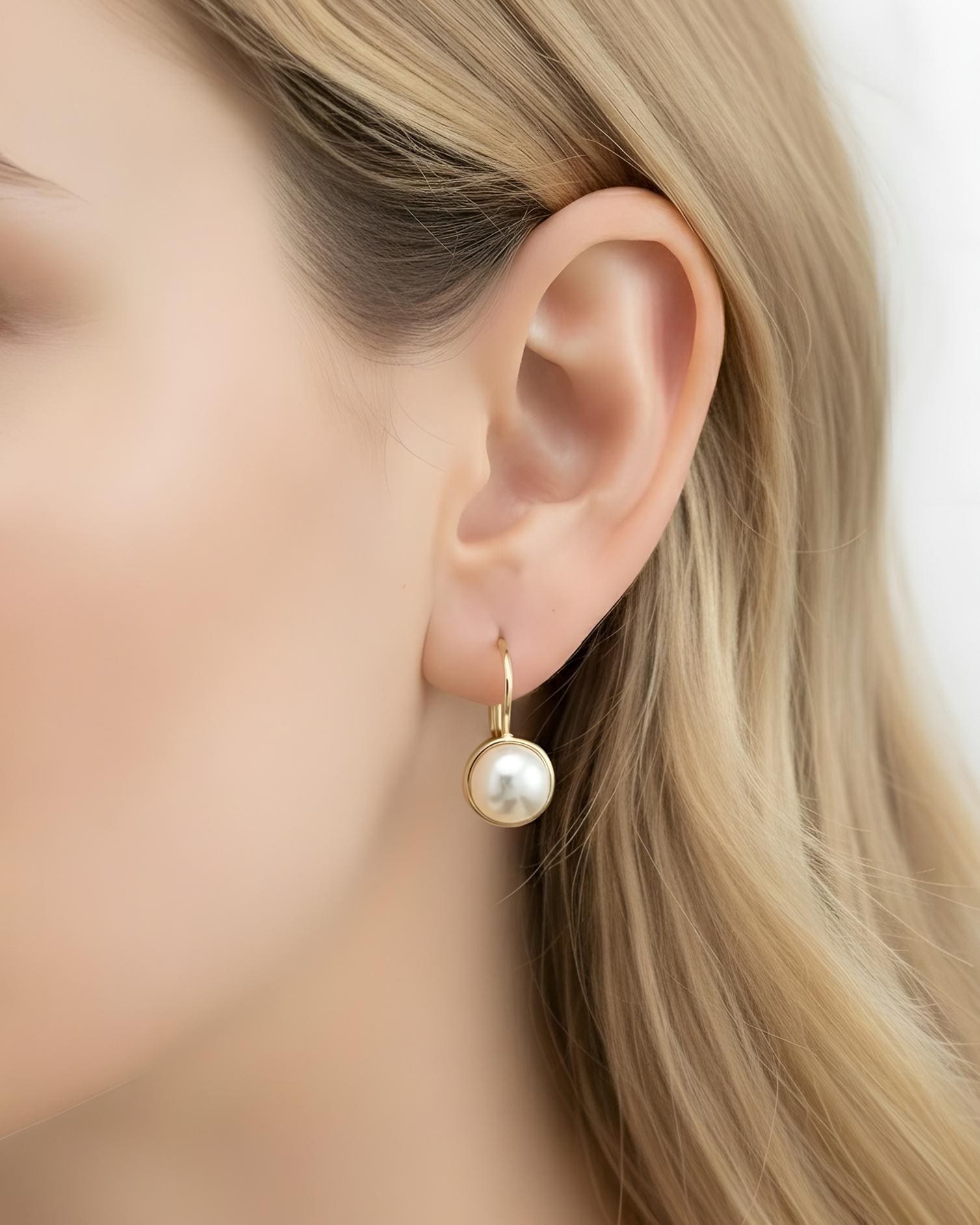Weiße Zuchtperle An Brisur | Ohrhaken Aus 585Er Gelbgold von EandEProject