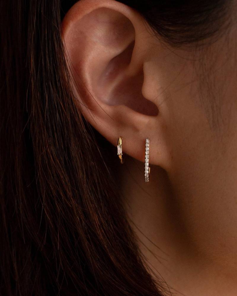 Zierliche Gold Baguette Diamant Huggie Hoop Ohrringe/Mini Kleine Huggies von EandEProject