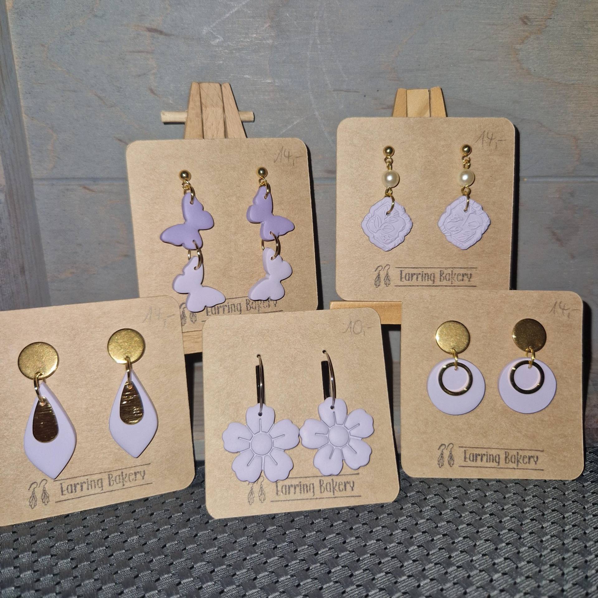 Polymer Clay | Earrings Ohrringe Geschenk Flieder Perle Gold Blume Schmetterling Polymer Clay | Earrings Ohrringe Geschenk Flieder Perle Gold Blume Schmetterling von EarringBakery