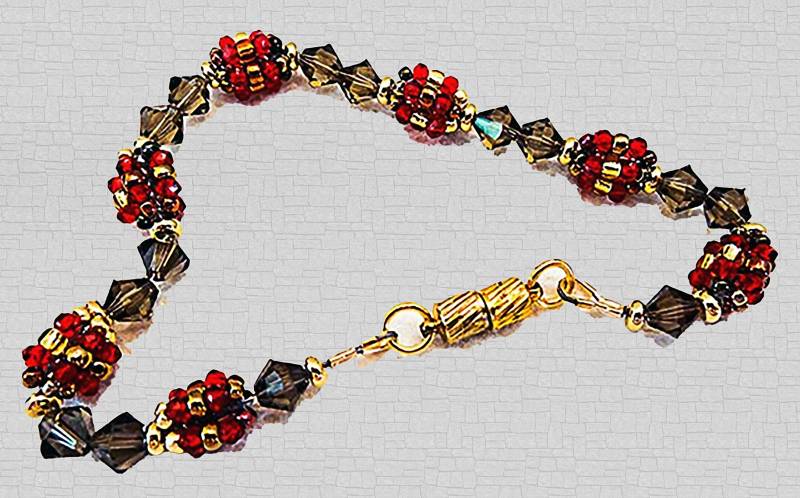 Rot & Gold Perlenarmband Lila Kristall Doppelkegel, Magnetverschluss von EarringsBraceletsEtc