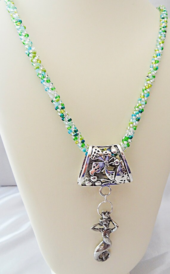 Perlenkette Mit Kumihimo Meerjungfrau Anhänger, Aqua Grün von EarringsBraceletsEtc