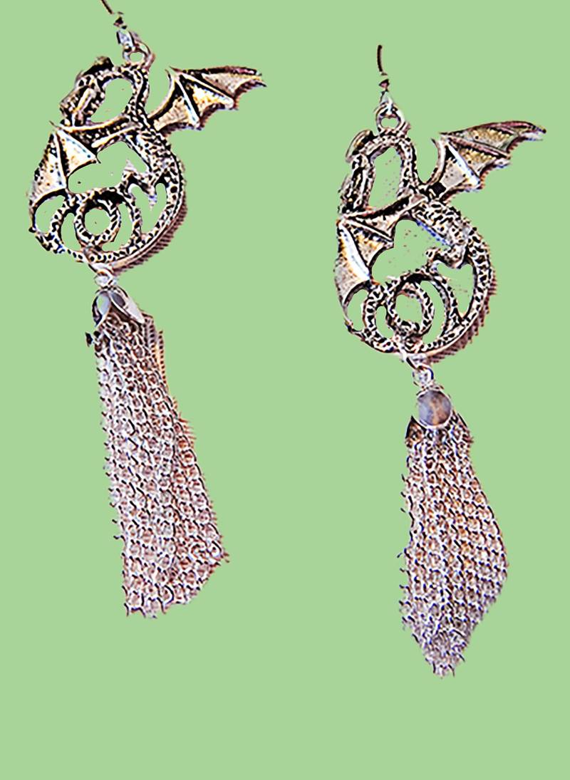 Antique Silver Dragon Mit Silbernem Finish Kettenquaste, Fliegender Metalldrache; Drachen Ohrringe, Schmuck, Ohrhänger, Quaste - 0098+ Antique Silver Dragon Mit Silbernem Finish Kettenquaste, Fliegender Metalldrache; Drachen Ohrringe, Schmuck, Ohrhänger, Quaste - 0098+ von EarringsBraceletsEtc