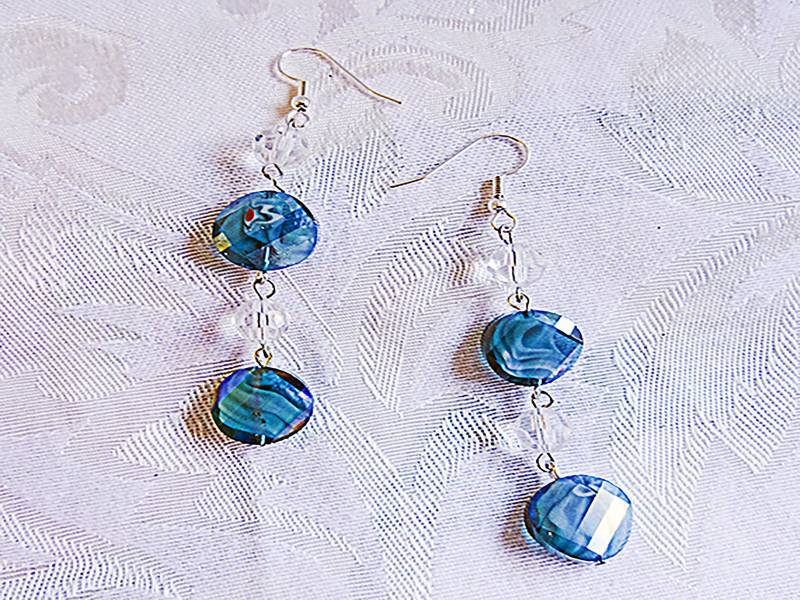 Blaue Ohrhänger, Ohrhänger Mit Silber-Finish, 2 Klare Swarovski Perlen Und Facettierte Blaue Perlen, Baumeln Schmuck, Tropfen Ohrringe - 0597+ von EarringsBraceletsEtc