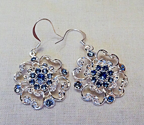 Braut Ohrringe, Hochzeit Ohrringe, Weihnachten Brautschmuck, Hochzeitsschmuck, Weihnachts-Schmuck, Silber Tropfen Blau Kristall - 0416W von EarringsBraceletsEtc