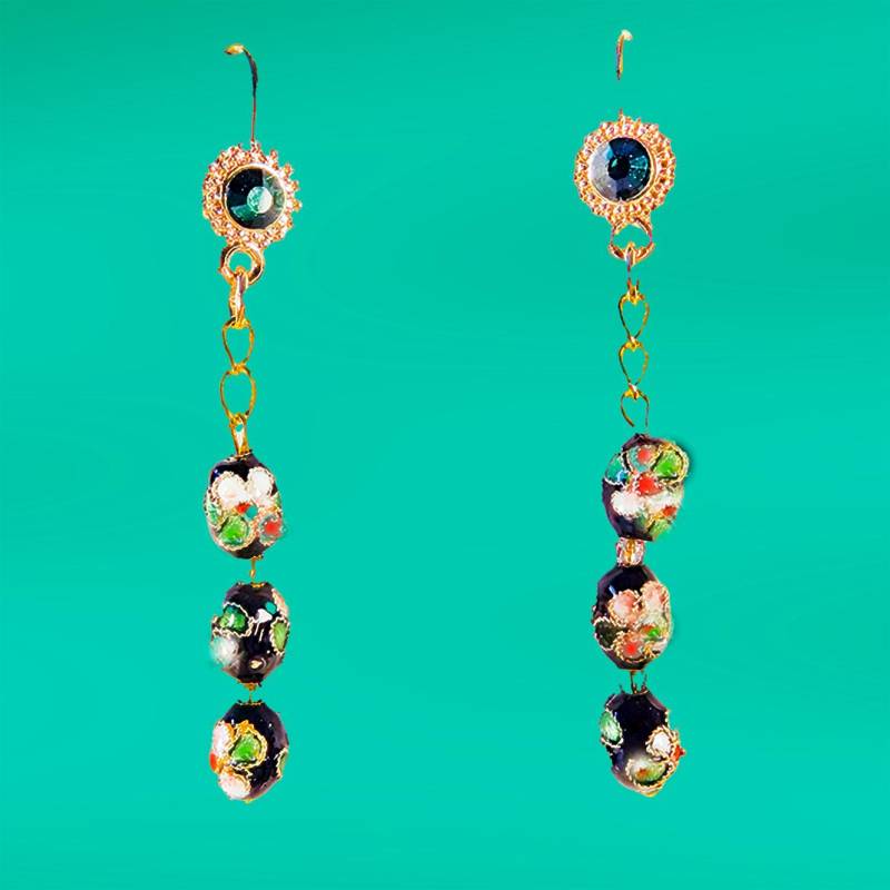 Florale Cloisonne Ohrringe Mit Smaragd Grün Kristall von EarringsBraceletsEtc