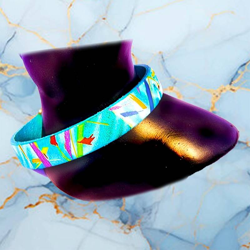 Türkisfarbenes Lederarmband, Magnetverschluss Türkis von EarringsBraceletsEtc