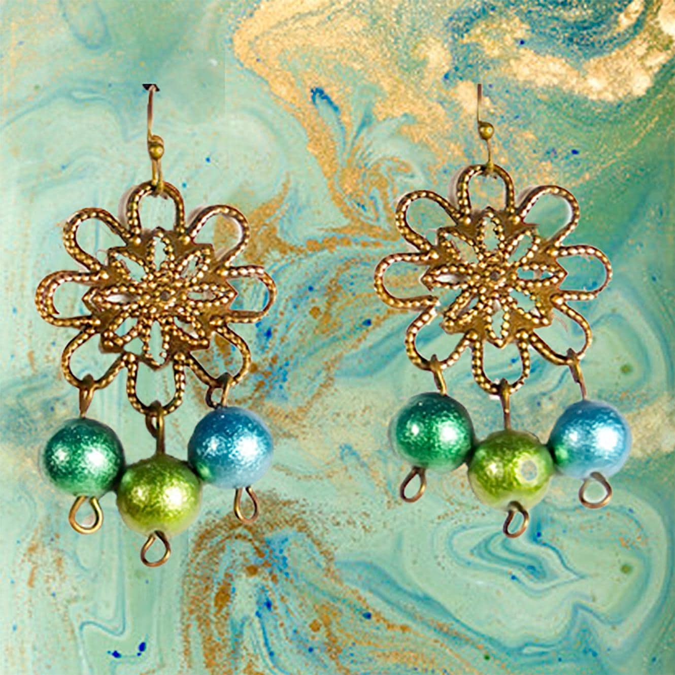 Filigrane Messing Ohrringe Türkis & Grüne Kristallperlen Filigrane Messing Ohrringe Türkis & Grüne Kristallperlen von EarringsBraceletsEtc