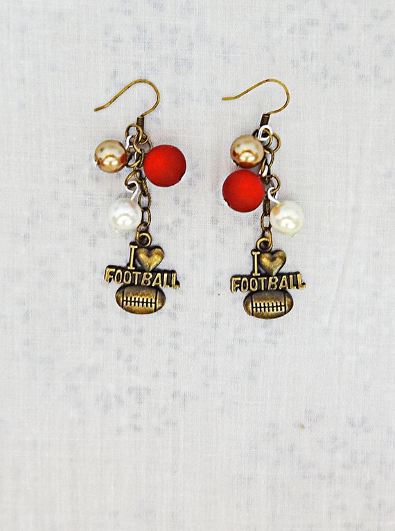 Fussball Ohrringe, Fußball Schmuck, Sport Fußballspieler, Gold Weiß Rote Perlen - 0287S Fussball Ohrringe, Fußball Schmuck, Sport Fußballspieler, Gold Weiß Rote Perlen - 0287S von EarringsBraceletsEtc