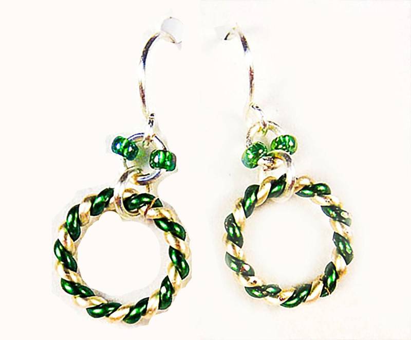 Grüne Rocailles Perlen Ohrringe Silberdraht Mini Creolen Gedreht Grüne Rocailles Perlen Ohrringe Silberdraht Mini Creolen Gedreht von EarringsBraceletsEtc