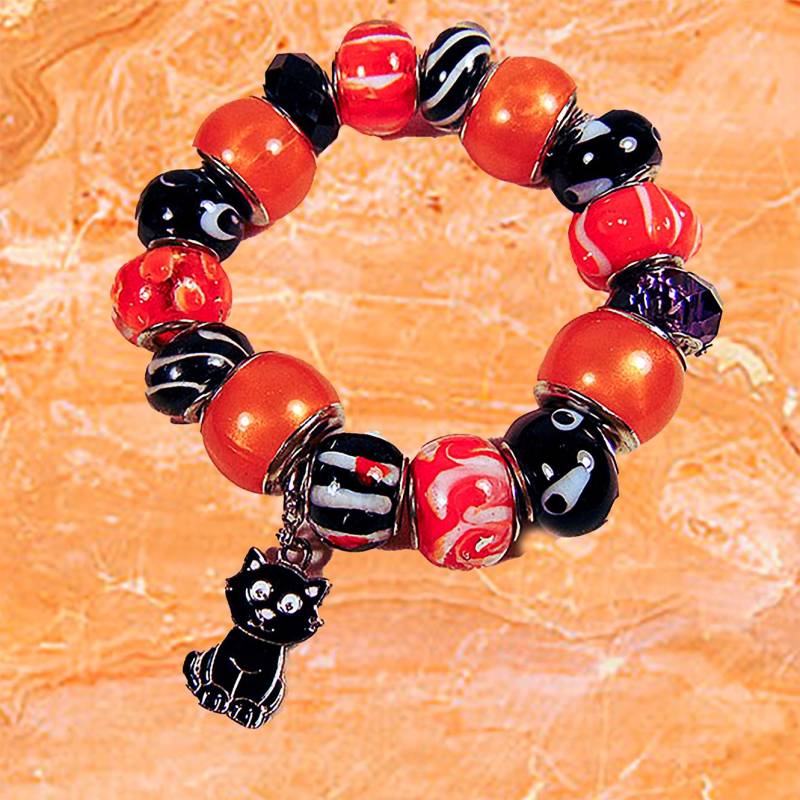 Halloween Stretch Armband Schwarze Katze Anhänger, Orange & Perlen Halloween Stretch Armband Schwarze Katze Anhänger, Orange & Perlen von EarringsBraceletsEtc