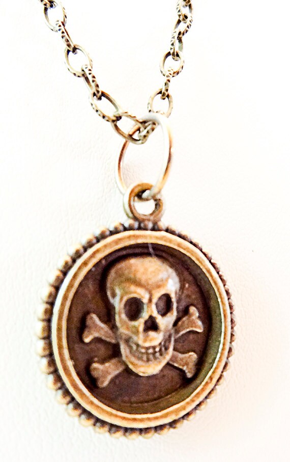 Halloween Schädel Halskette, Totenkopf, Schädel Messing, Messingkette, Messing Magnetverschluss - 0836 von EarringsBraceletsEtc