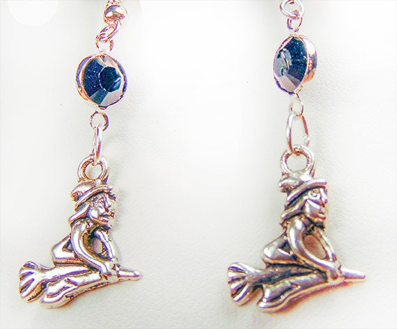 Hexe Auf Besen Ohrringe Schwarzer Kristall Halloween Schmuck von EarringsBraceletsEtc