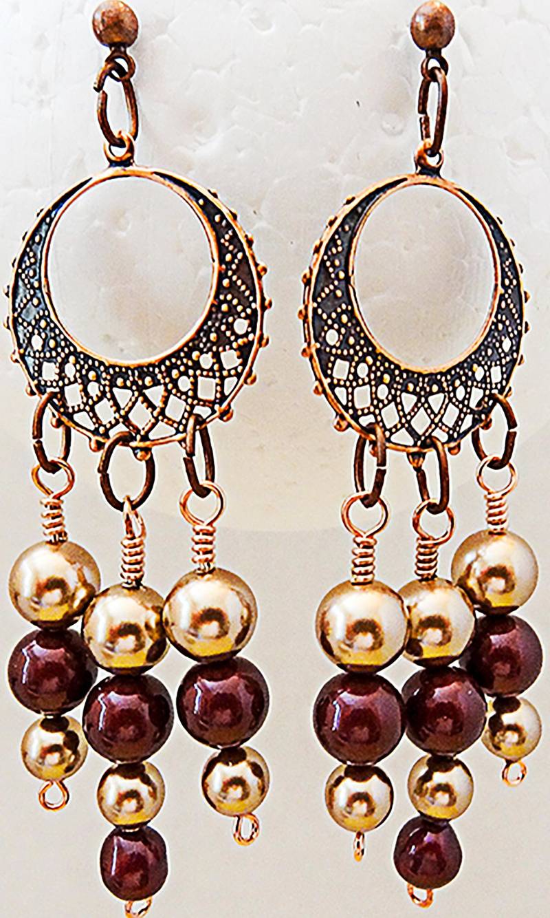 Handgefertigte Kupfer Ohrringe Swarovski Bordeaux Perlen & Gold von EarringsBraceletsEtc