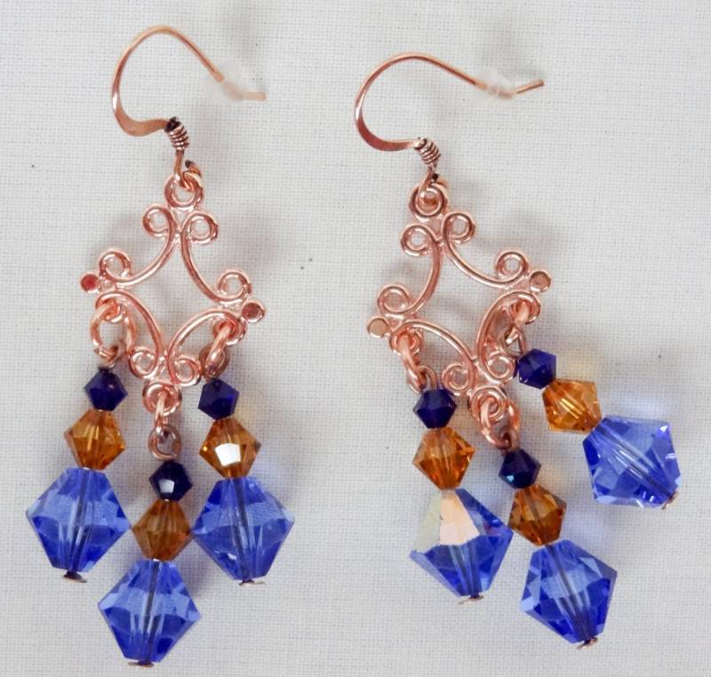 Geschwörte Kupfer Ohrringe Blaue Kristallperlen Baumeln Schmuck von EarringsBraceletsEtc