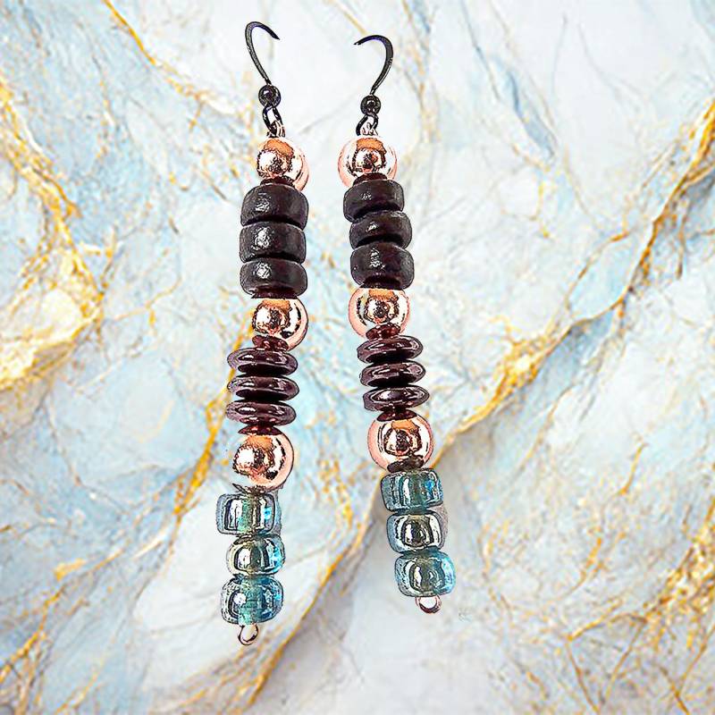 Handgemachte Kupfer Ohrhänger Schwarzes Holz & Aqua Glasperlen von EarringsBraceletsEtc