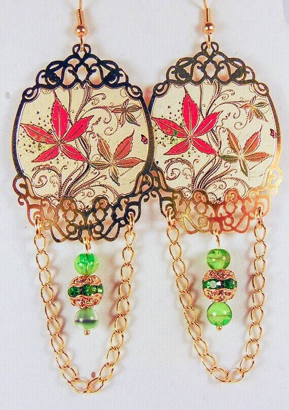 Laser Cut Floral Ohrringe Gold, Rot & Grün Design Laser Cut Floral Ohrringe Gold, Rot & Grün Design von EarringsBraceletsEtc