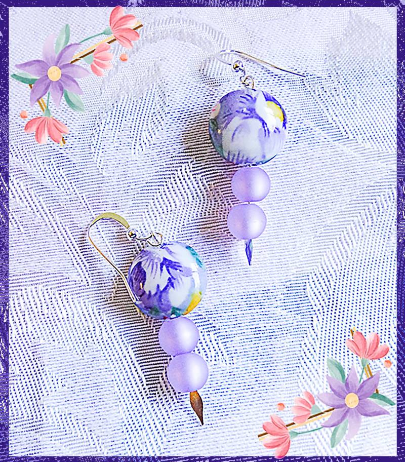 Lila Blumen Ohrhänger Frosted Schmuck von EarringsBraceletsEtc