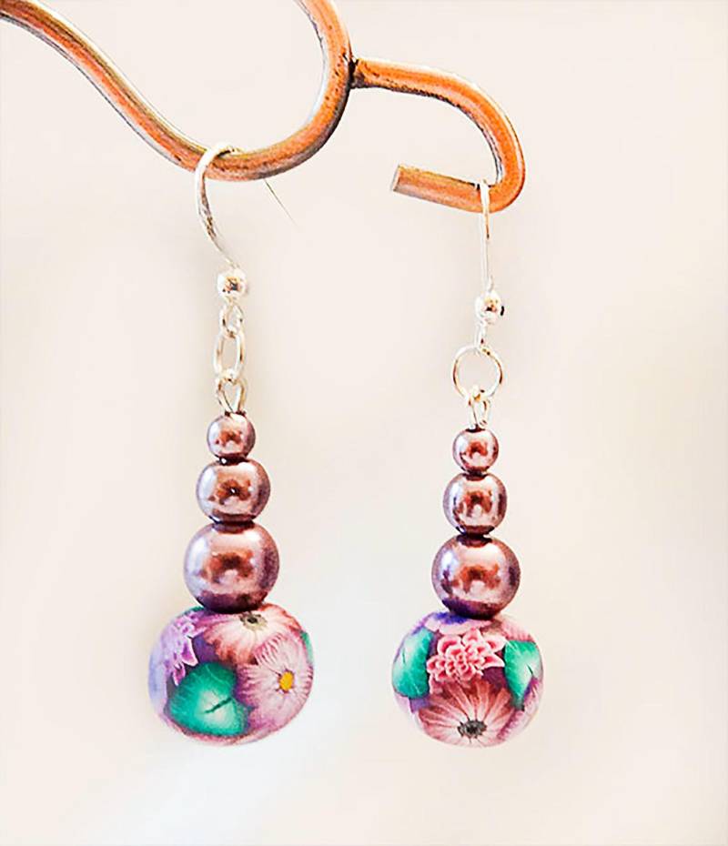 Swarovski Lila Perlen Ohrhänger Floraler Perlenschmuck von EarringsBraceletsEtc