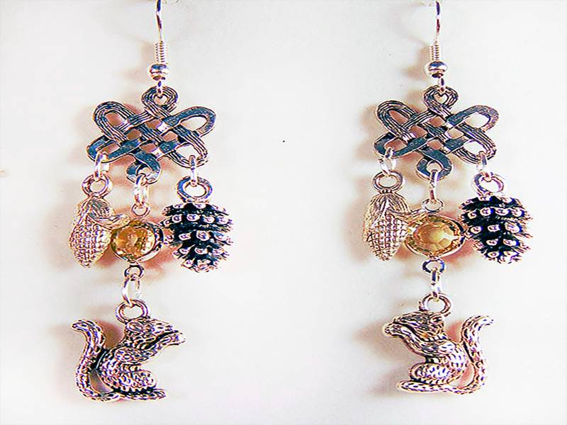 Eichhörnchen Charm Ohrringe Tannenzapfen, Mais, Topas Kristall - Naturschmuck Eichhörnchen Charm Ohrringe Tannenzapfen, Mais, Topas Kristall - Naturschmuck von EarringsBraceletsEtc