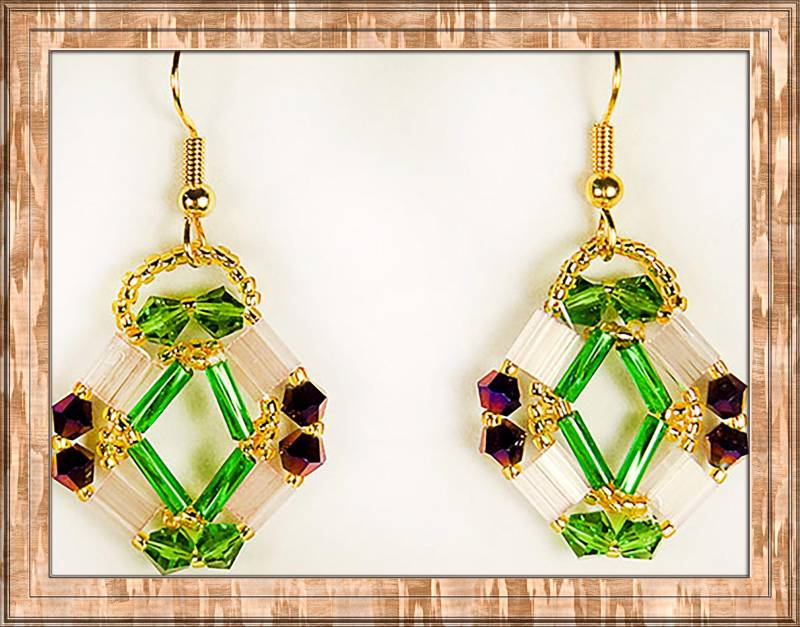 Art Deco Perlen Ohrringe Lavendel, Grün, Und Lila Kristalle von EarringsBraceletsEtc