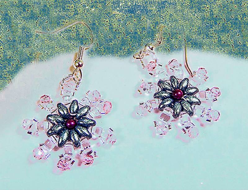 Perlen Ohrringe Schneeflocke Lila Perle Winterschmuck von EarringsBraceletsEtc