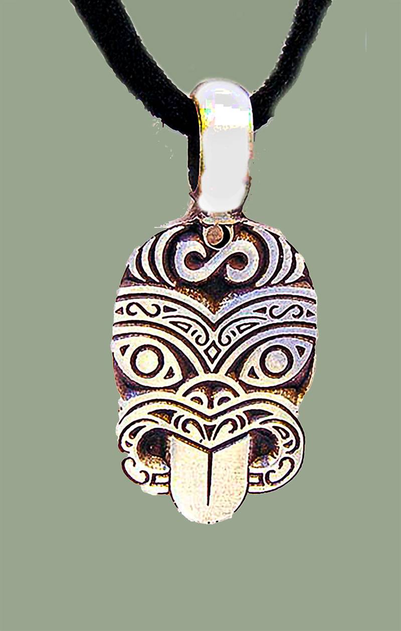 Totempfahl Anhänger Antikes Silber, Schwarzes Lederband von EarringsBraceletsEtc