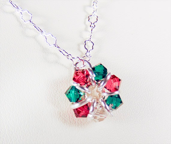 Swarovski Crystal Christmas Halskette, Roter Und Grüner Schmuck von EarringsBraceletsEtc