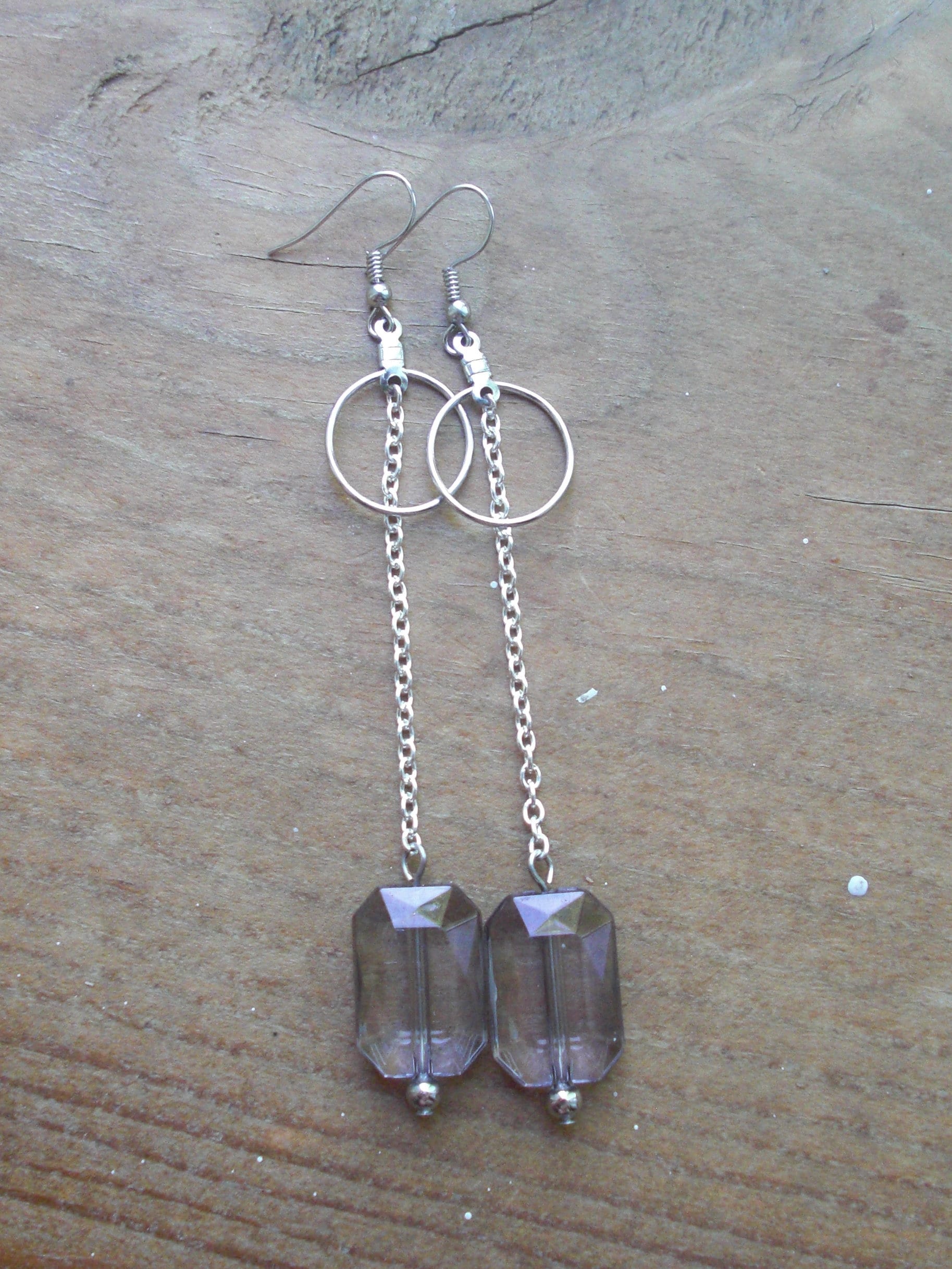 Transluzente Lila Rechteckige Perle Kleine Ohrring Transluzente Lila Rechteckige Perle Kleine Ohrring von EarringsByHan