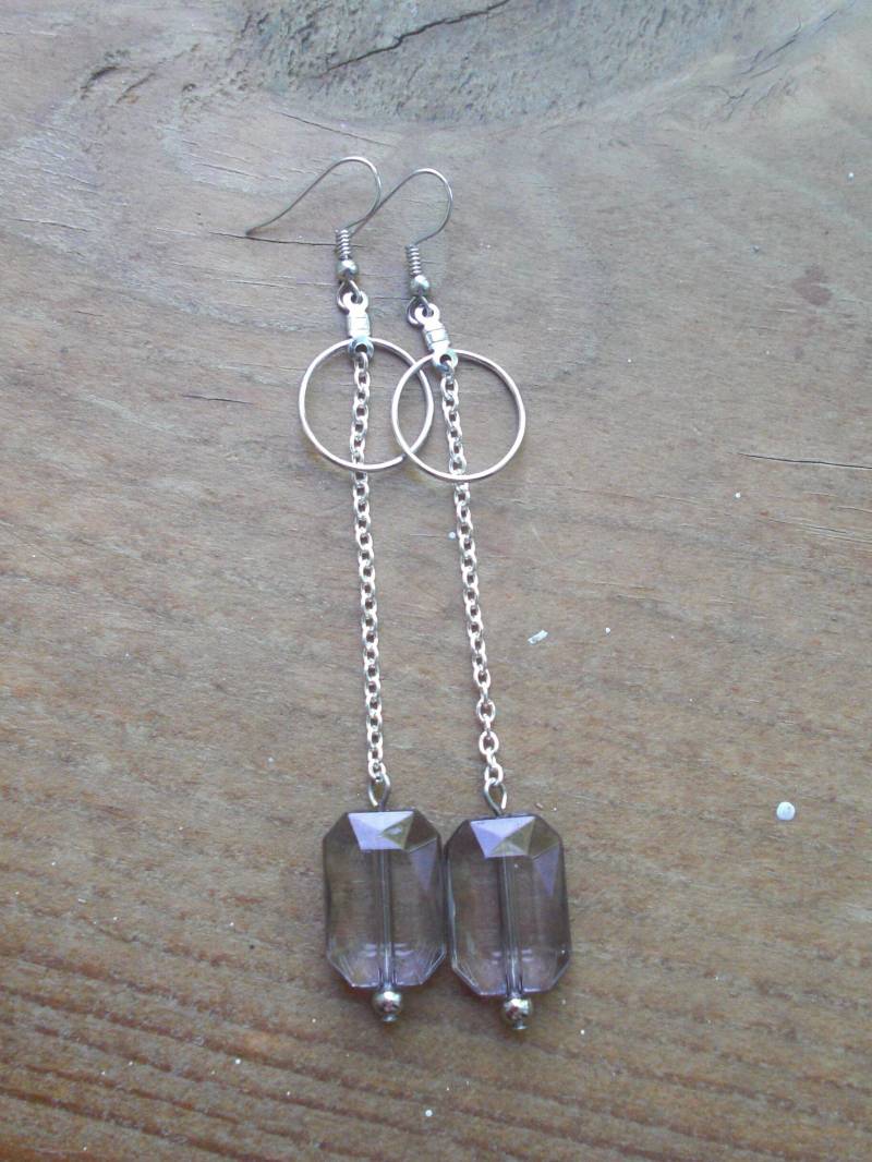 Transluzente Lila Rechteckige Perle Kleine Ohrring von EarringsByHan