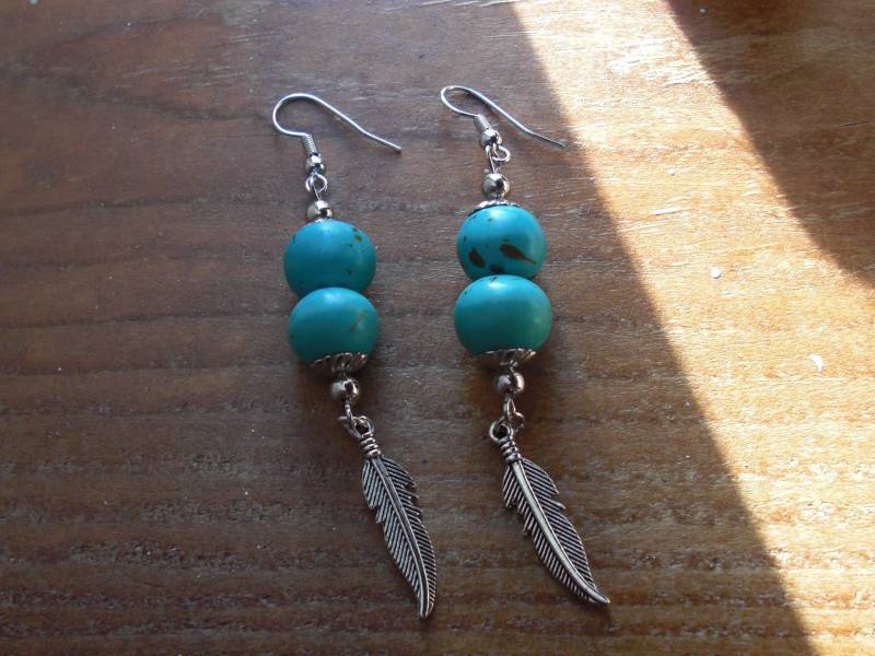 Türkis Perle Feder Baumeln Ohrring Türkis Perle Feder Baumeln Ohrring von EarringsByHan