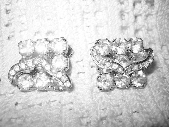 Vintage Designer Signierte Garne Klare Strass Ohrclips Vintage Designer Signierte Garne Klare Strass Ohrclips von EarringsRS