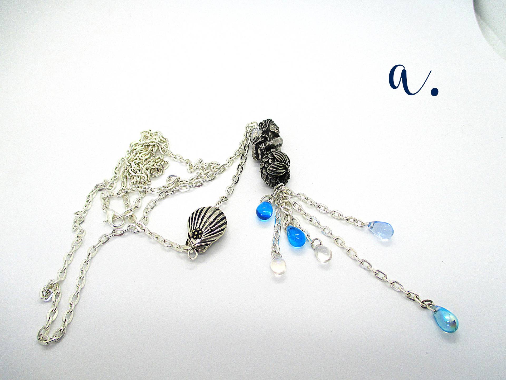 Lange Halskette Mit Meerjungfrau. Meerjungfrau Partenope. Silber, Klar Und Blau. Neapel. Mythologie. Meer-Tropfen. Ulysses. Cluster Von Glastropfen von EarringsandJoy