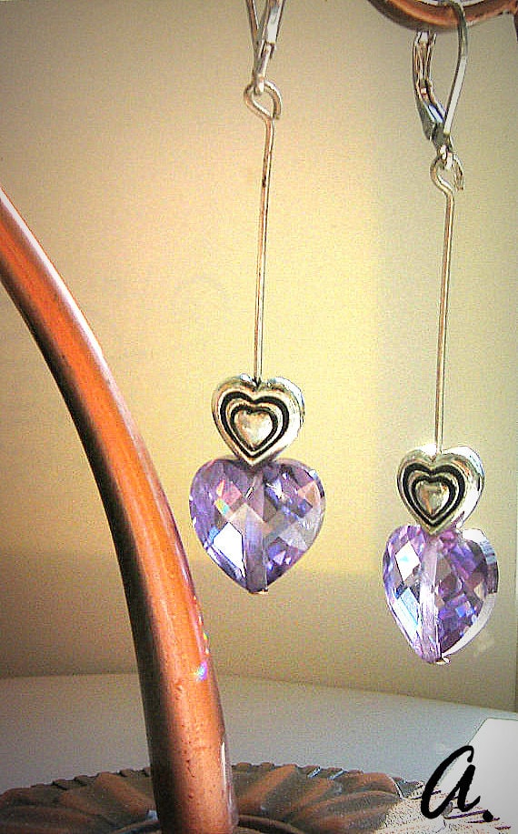 Ohrringe Mit Silbernen Herzen Und Zirkon Herzen. Liebe Silber Lavendel. Hell Romantisch. Baumeln Geschenk von EarringsandJoy