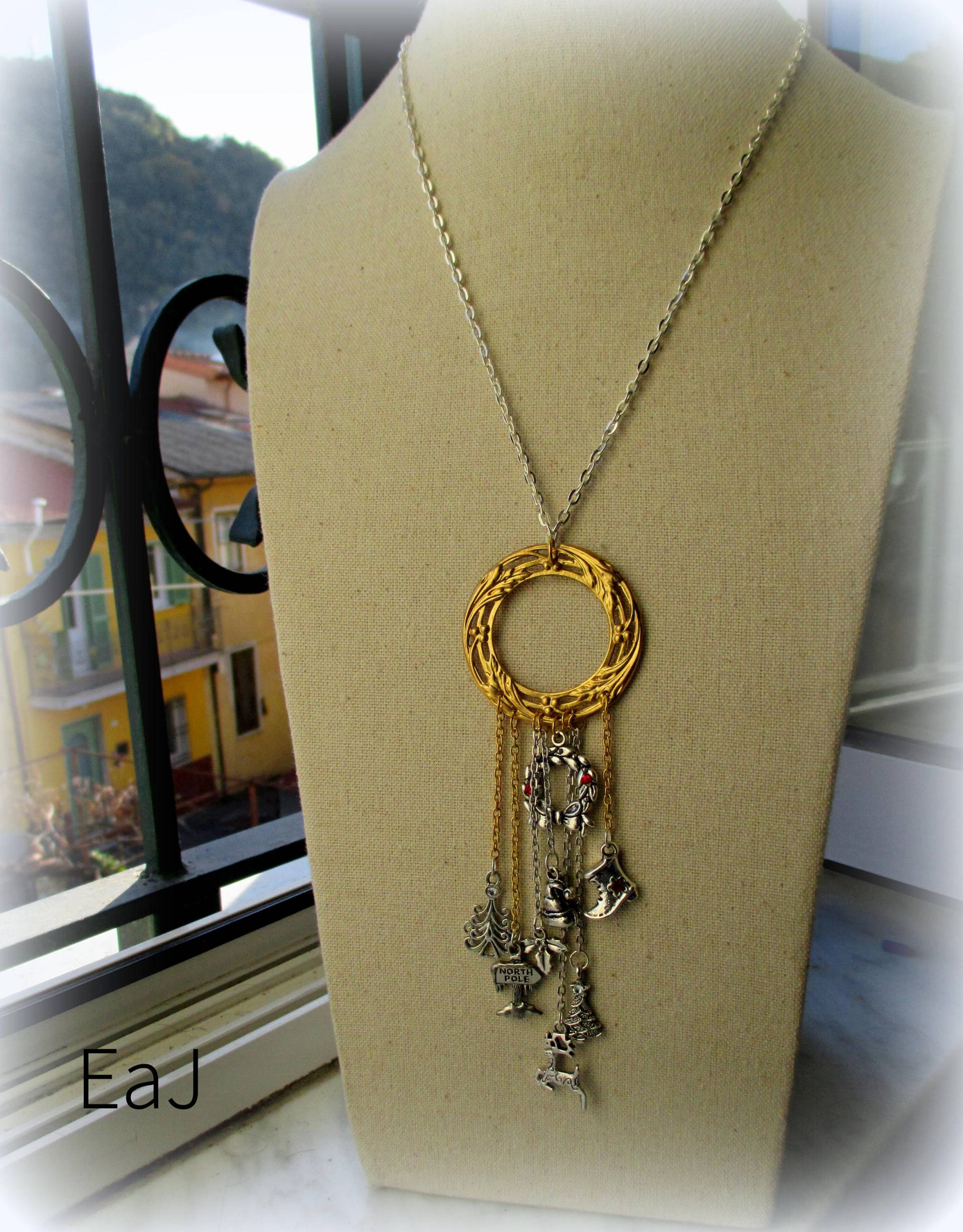 Weihnachtskette Mit Charms. Weihnachts Charms. Freudige Fransenkette Gold Und Silber. Charms Swarovski von EarringsandJoy