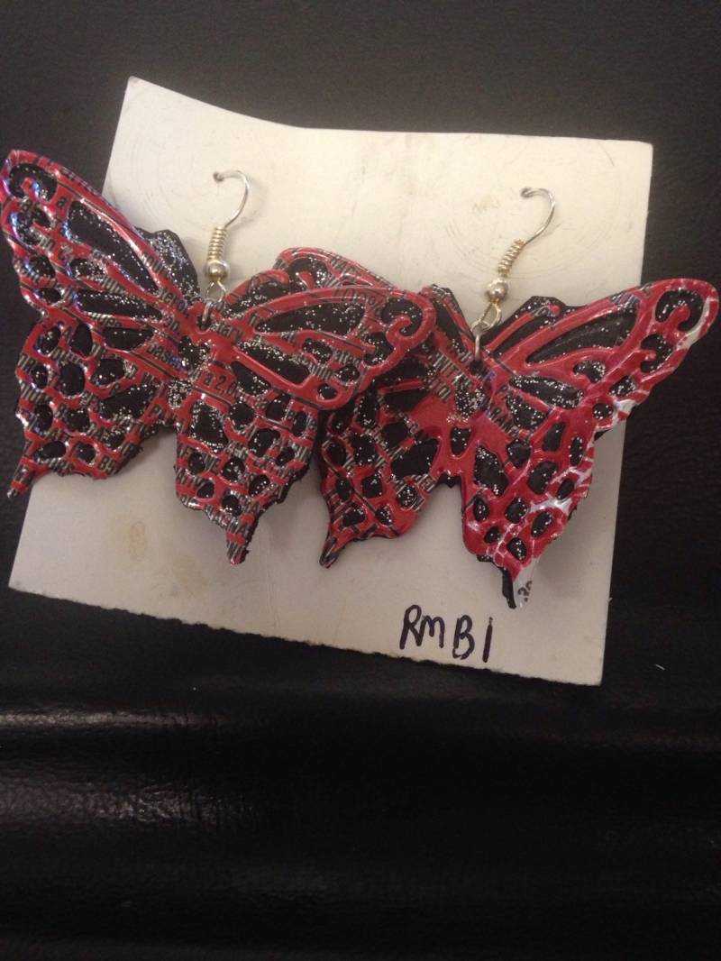 Rote Und Schwarze Schmetterling Ohrringe Rote Und Schwarze Schmetterling Ohrringe von EarringsinAluminum