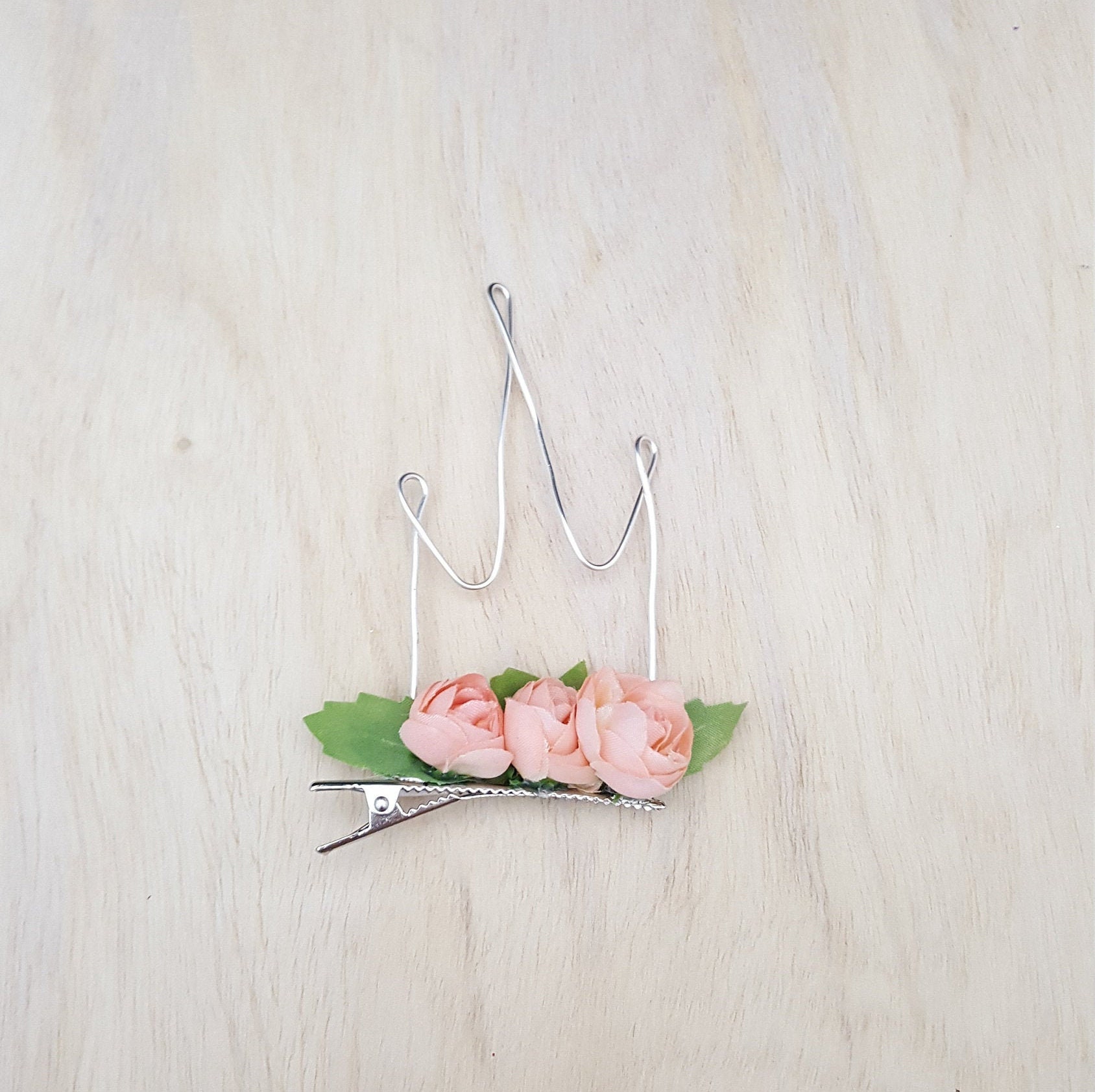 Rosa Rosebud Draht Krone Haarspange Rosa Rosebud Draht Krone Haarspange von Ears2YouByJenn